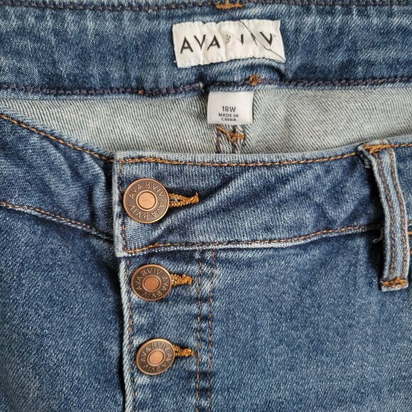 Ava & Viv Women's Mid Rise Midi Jeans Shorts - Picture 6 of 6
